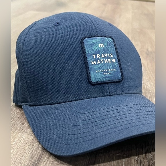 Travis Mathew Flex Fit Large/XL Navy Embroidered Latch Logo Golf Hat - Picture 4 of 6